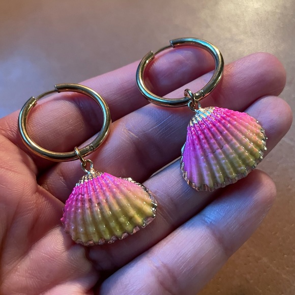 Ombre seashell 🐚 shell yellow pink earrings hoop gold plated boho coastal - Picture 3 of 4